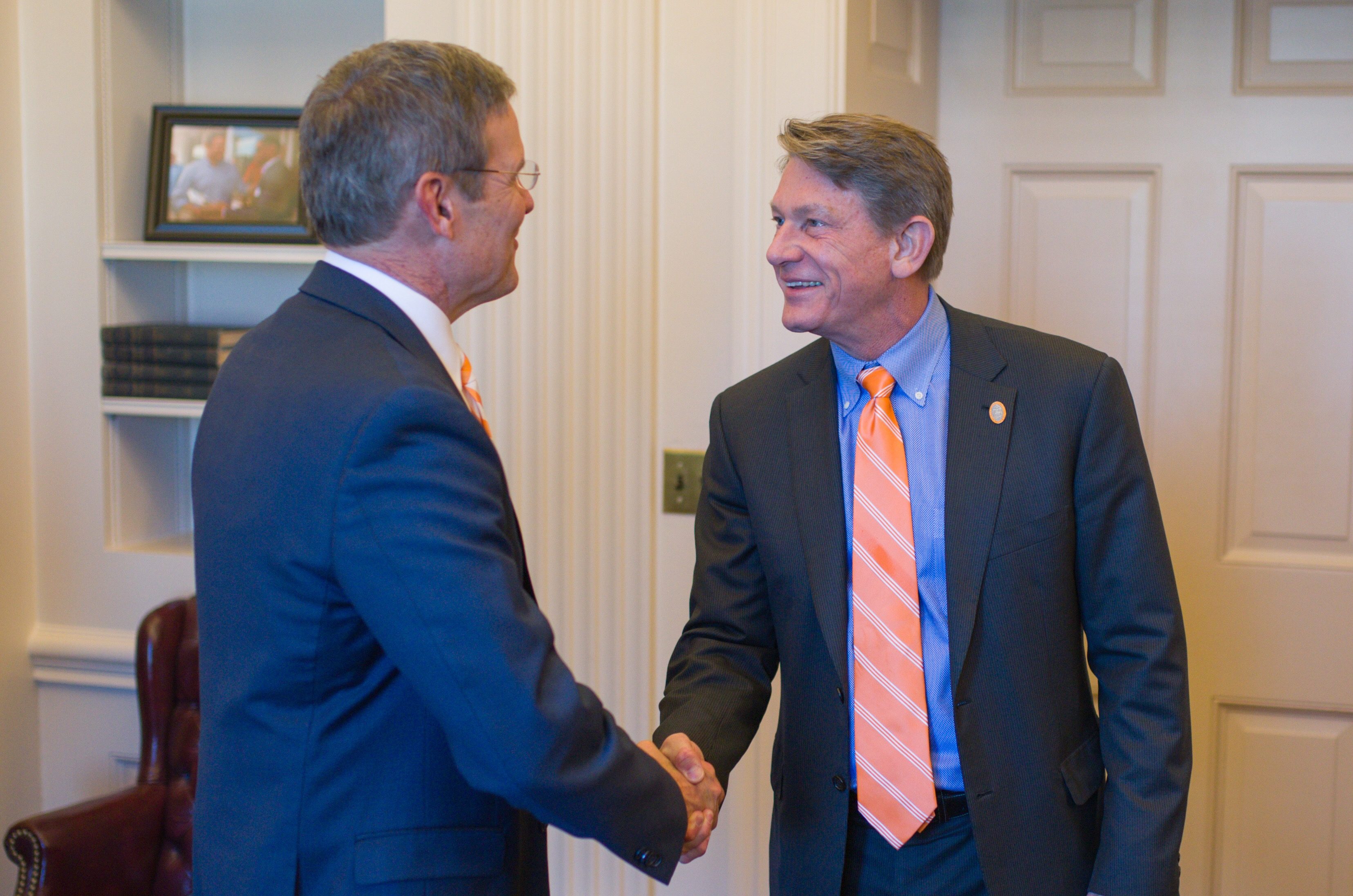 UT President Randy Boyd shaking hands with Governor Bill Lee